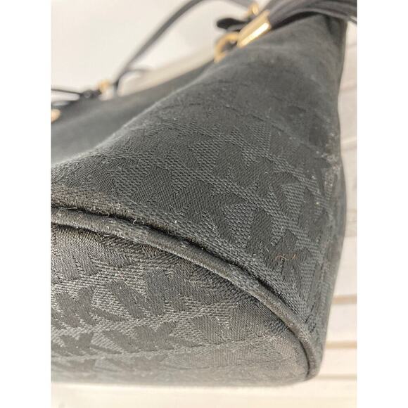 MICHAEL KORS, LARGE BLACK SIGNATURE CANVAS SHOULDER BAG - Picture 13 of 16